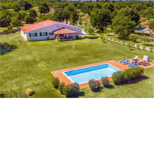 Pet Friendly Home In Rovinj With Kitchen