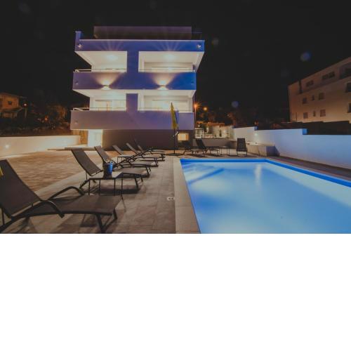 Pool and Breakfast Apartments Villa Maro