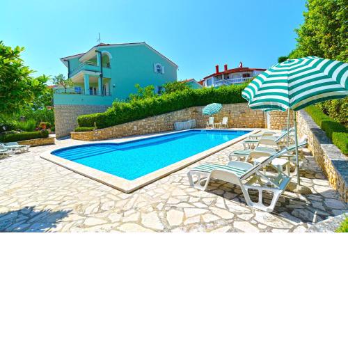 Pool Apartments 624