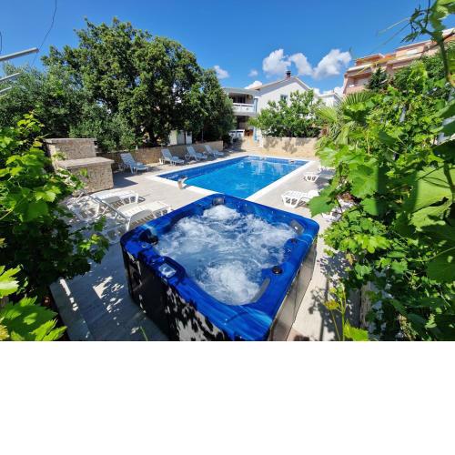 Pool Apartments Knežević Novalja