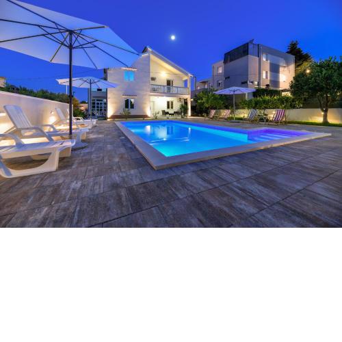 Pool house LUKA