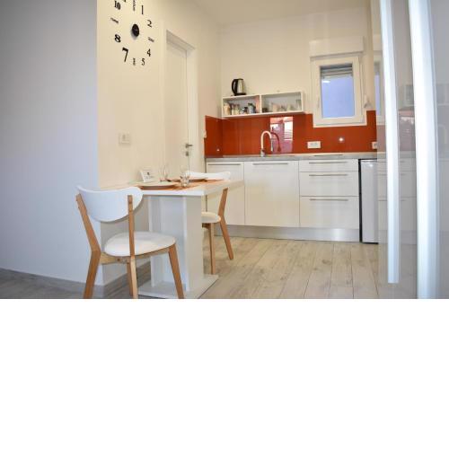 Room & 4 Studios - Modern Comfy Central - FREE Netflix