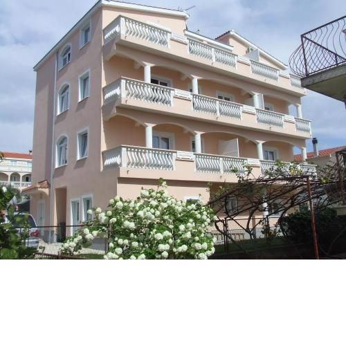 Rooms and Apartments Ana