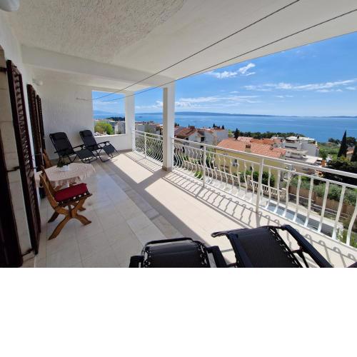 SEA VIEW 2BDR Apt + Balcony & Terrace - MARJAN HILL