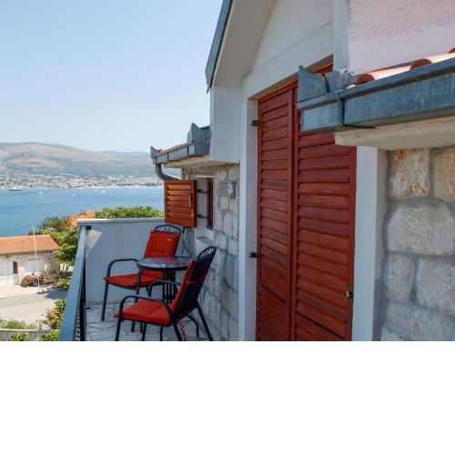 Sea View Apartment in Okrug Donji with Balcony