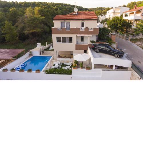 Seaside apartments with a swimming pool Mavarstica, Ciovo - 16730