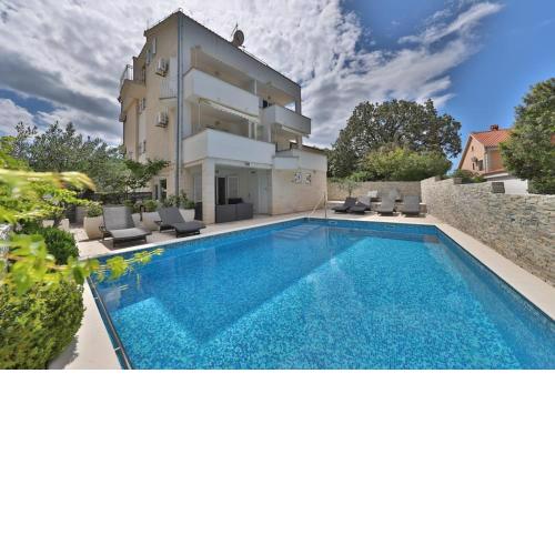 Seaside apartments with a swimming pool Okrug Donji, Ciovo - 5244