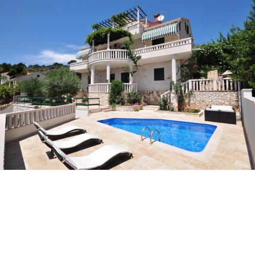 Seaside apartments with a swimming pool Puntinak, Brac - 769