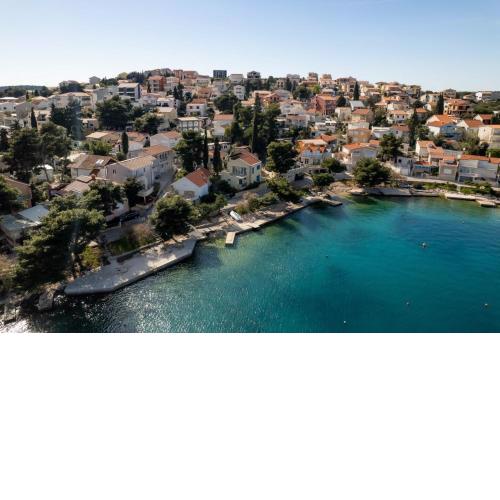 Seaside family friendly house with a swimming pool Rogoznica - 21120