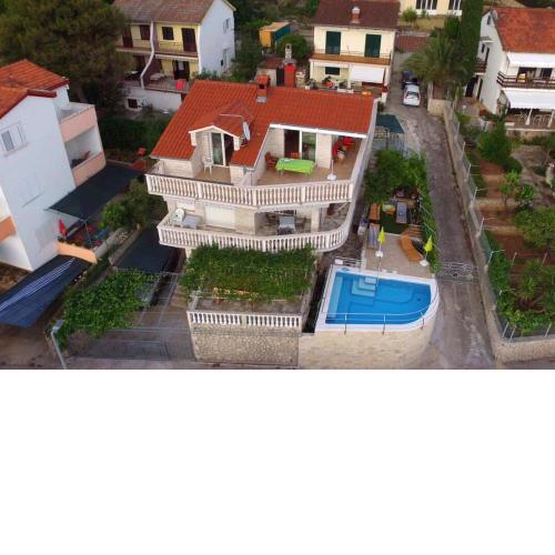 Seaside house with a swimming pool Okrug Donji, Ciovo - 13428