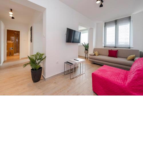 SEVEN APARTMAN