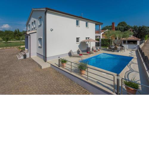 Silver Holiday House