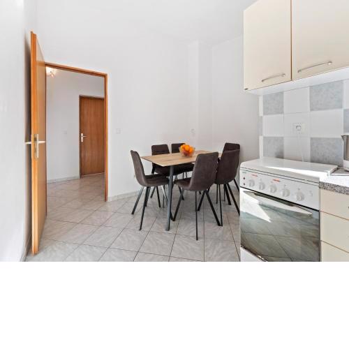Simplistic Apartment in Vir with Garden