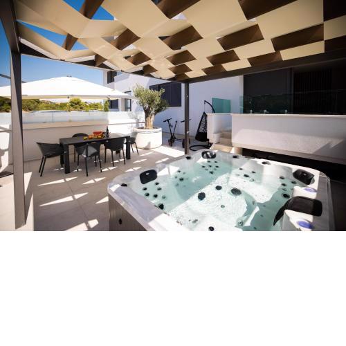 Sopic Luxury Apartment with private Whirlpool