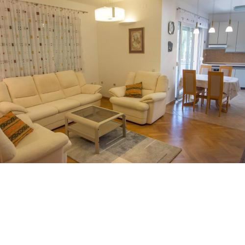 Spacious apartment on a great location -Apartment Kuhta