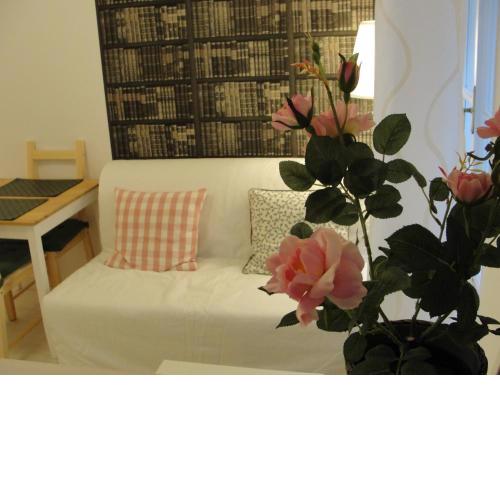 Studio apartment - Green door