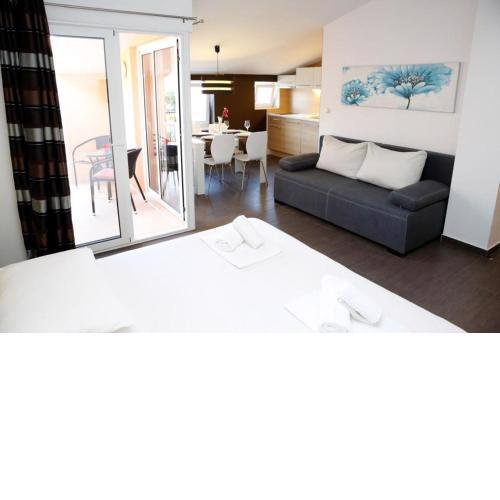 Studio apartment in Vodice with balcony, air conditioning, WiFi 4323-3