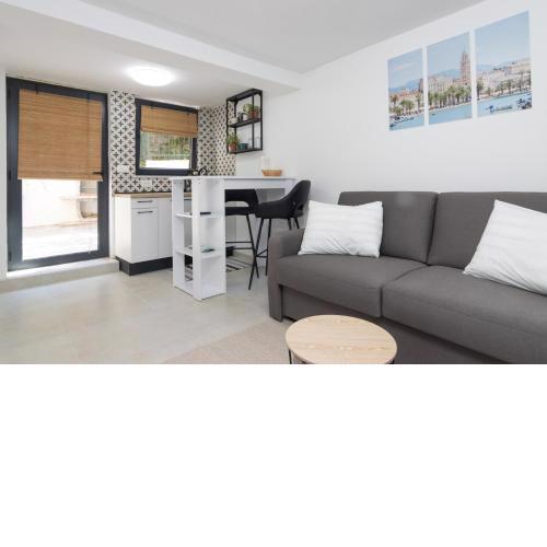 STUDIO TINA in centar with parking