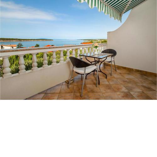 Stunning Apartment In Barbat Na Rabu With Wifi