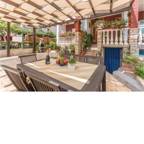 Stunning Apartment In Biograd With Wifi