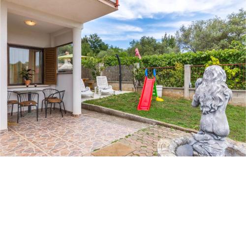 Stunning Apartment In Marcana