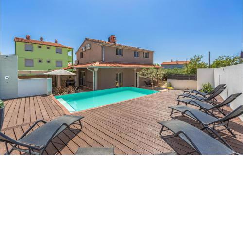 Stunning Apartment In Medulin With Wifi
