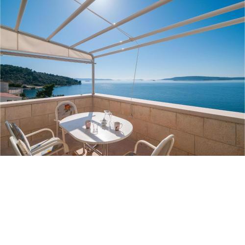 Stunning Apartment In Okrug Donji With Wifi