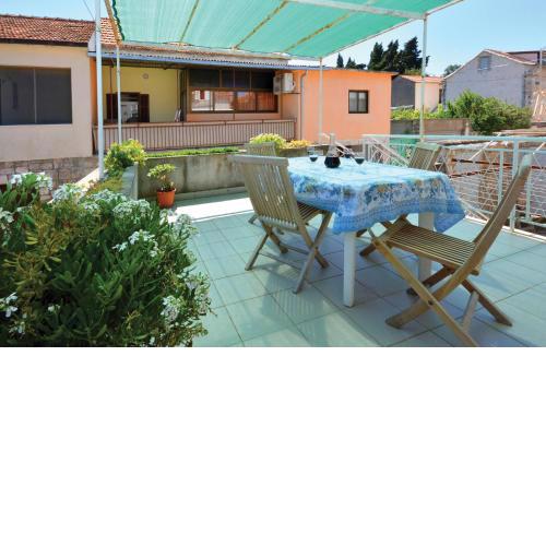 Stunning Apartment In Stari Grad With Wifi