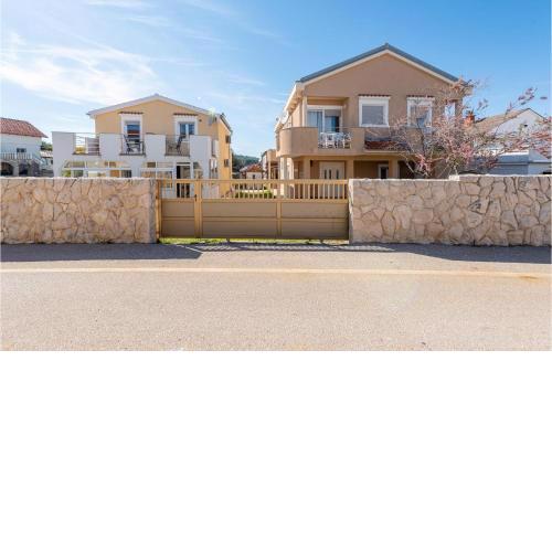 Stunning Apartment In Vir With 1 Bedrooms And Wifi