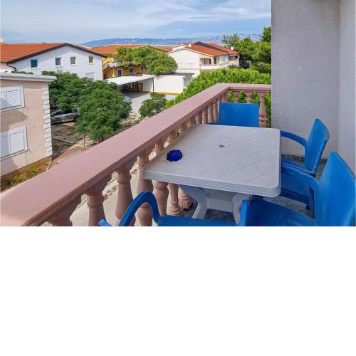 Stunning Apartment In Vir With Wifi