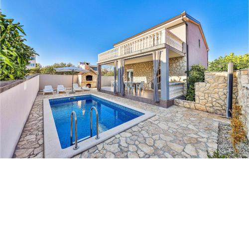 Stunning Home In Okrug Gornji