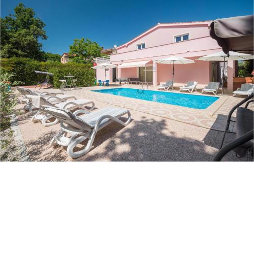 Stunning Home In Porec With Kitchen