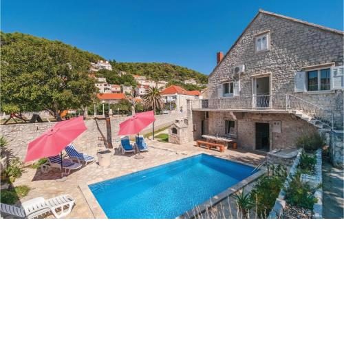 Stunning Home In Pucisca