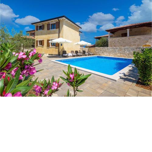 Stunning Home In Turcic