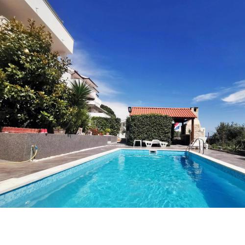 Stunning View Apartment with pool