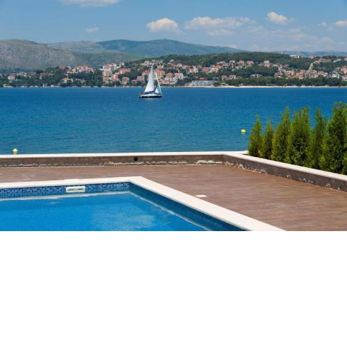 Stunning Villa More on the Island of Čiovo