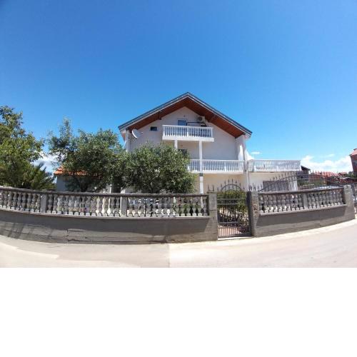 Sunny apartment Jukic with sea view