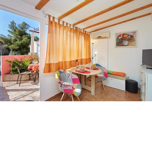 Sunny Charming Apartment