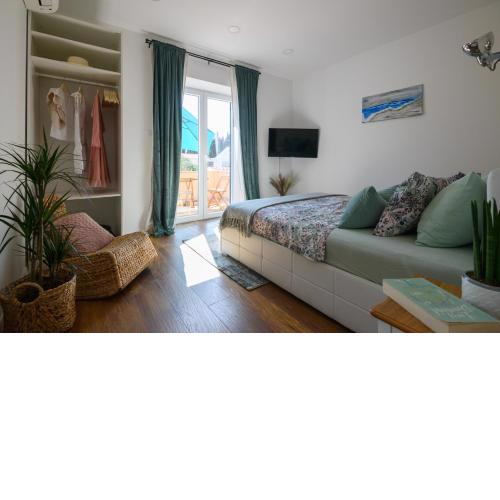 Sunny Getaway Apartments