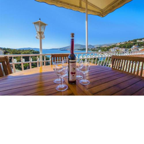 Three bedroom apartment with amazing sea view