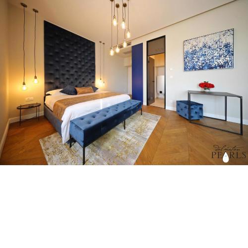 Three Pearls Deluxe Rooms & Studios