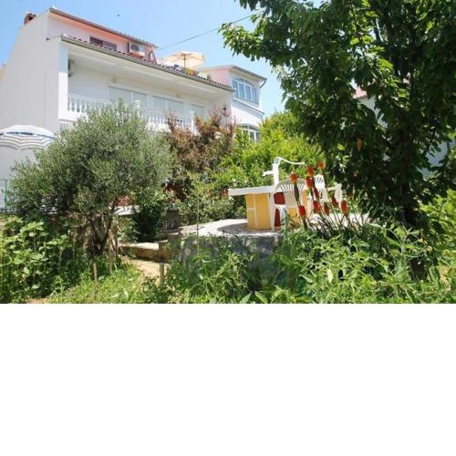 Tina- Balkonen Wohnung mit Pool,Parking,Garten,Grill,Terrassen