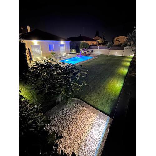 Tony's house with private pool, garden and parking