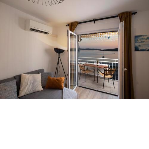 Top floor sunset apartment