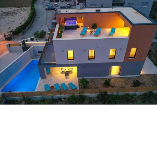 TROGIR - Villa City Gold with pool & whirpool