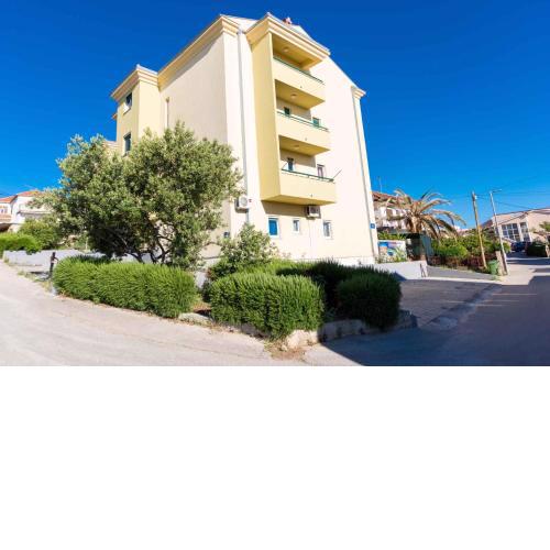 Two-Bedroom Apartment in Okrug Gornji V