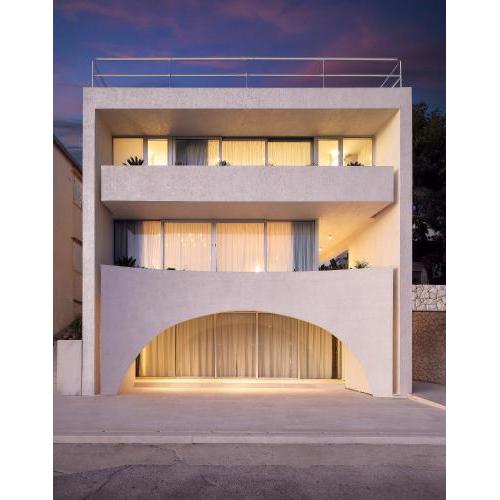 Villa Arc - perfect seaside luxury with heated pool