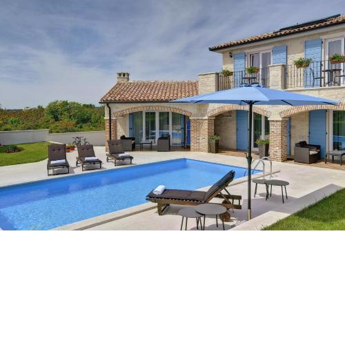 Villa Dennis