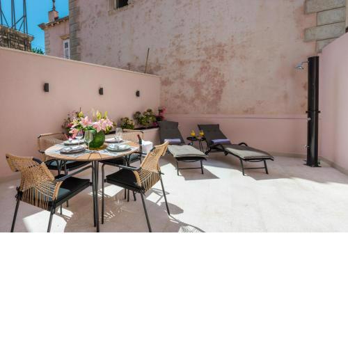 VILLA FLORES LUXURY APARTMENT