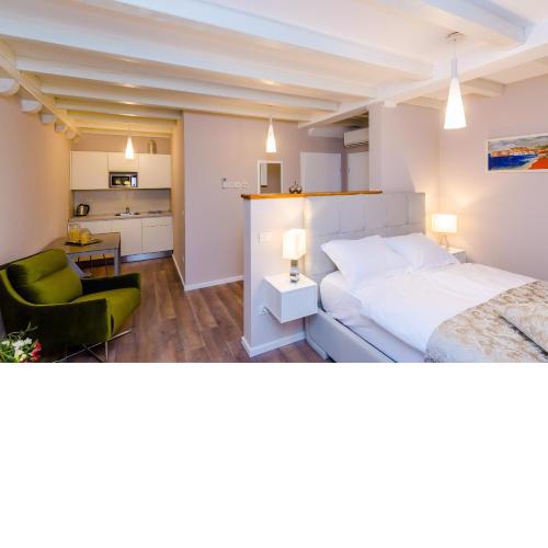 Villa Flores Studio Apartment